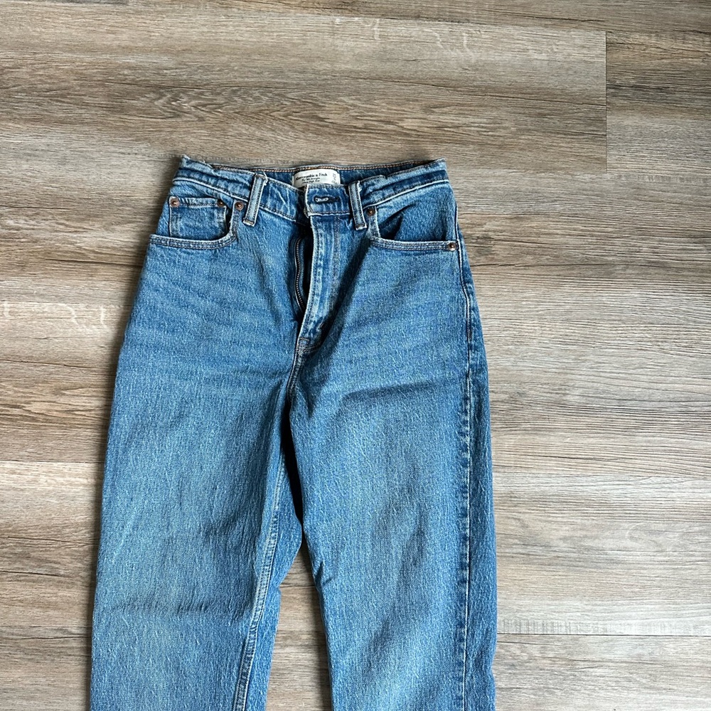 Abercrombie & Fitch The 90s Straight Ultra High Rise